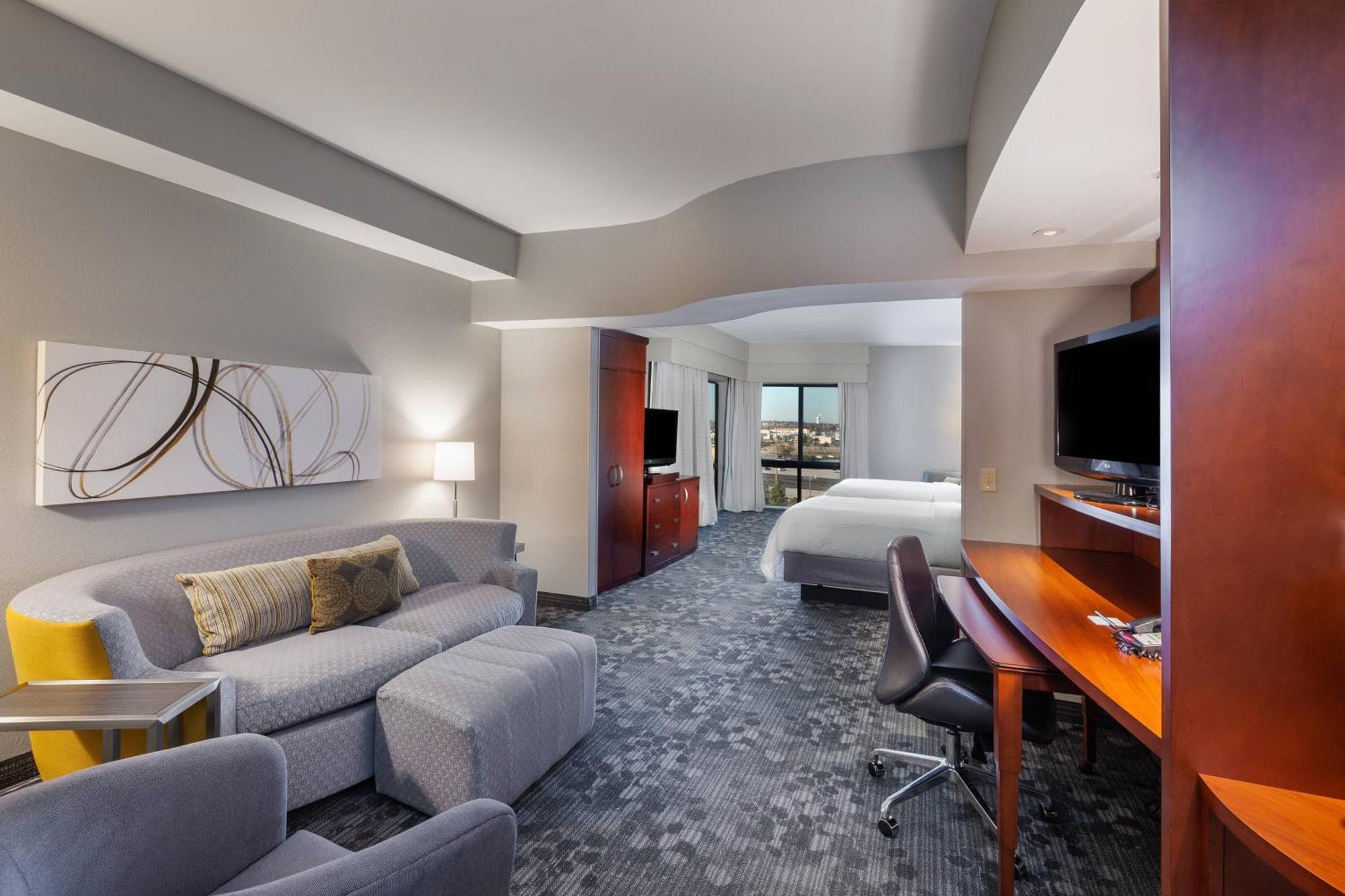 Courtyard By Marriott Tulsa Woodland Hills Hotel Exterior photo