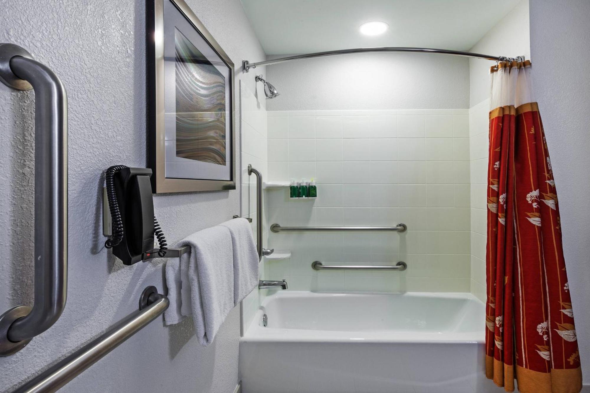 Courtyard By Marriott Tulsa Woodland Hills Hotel Exterior photo