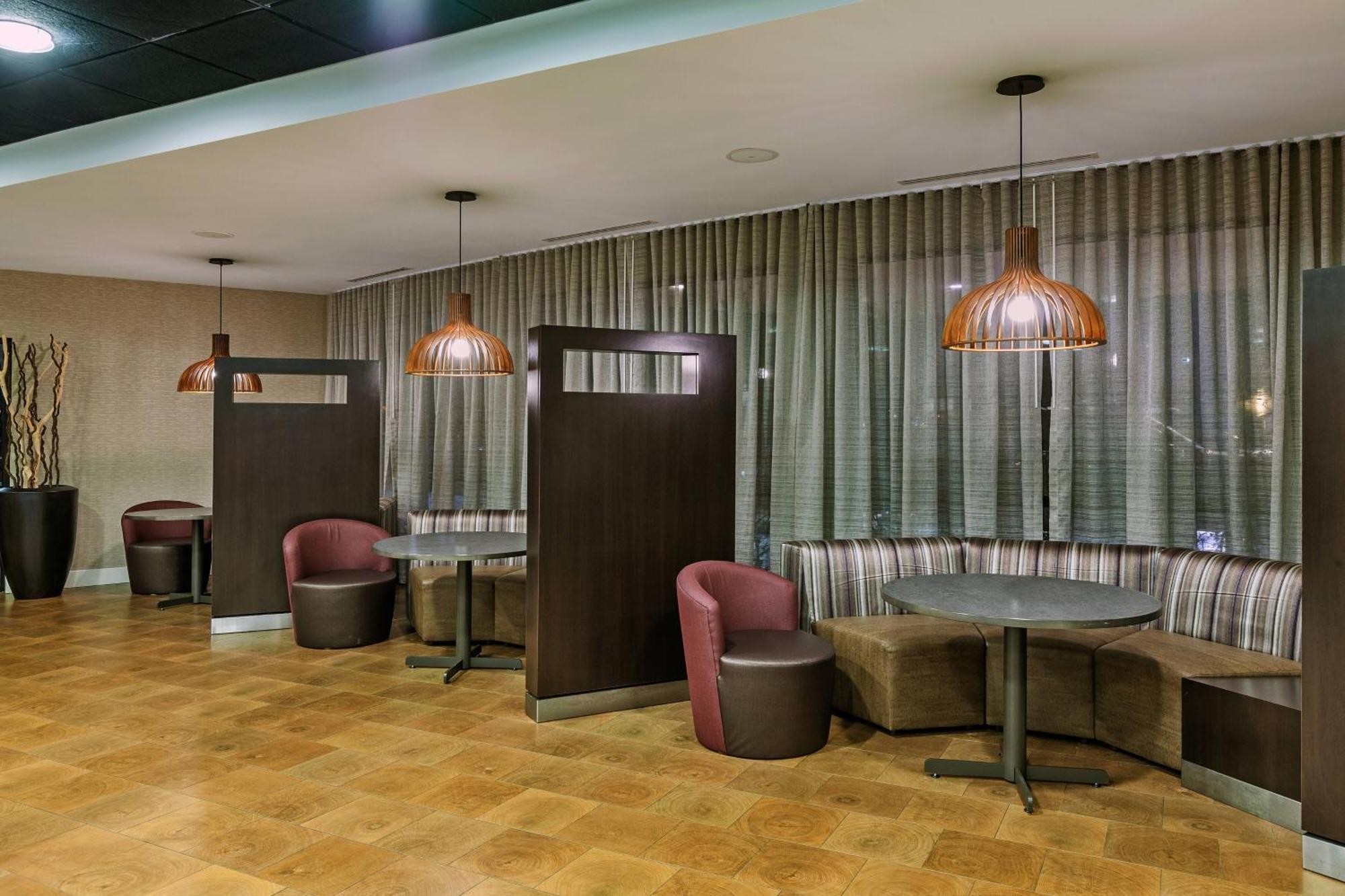 Courtyard By Marriott Tulsa Woodland Hills Hotel Exterior photo