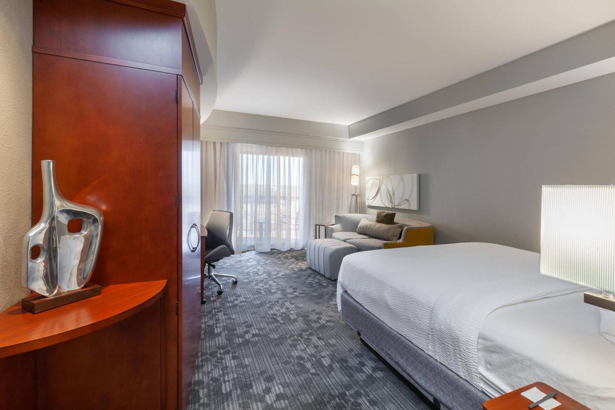 Courtyard By Marriott Tulsa Woodland Hills Hotel Exterior photo