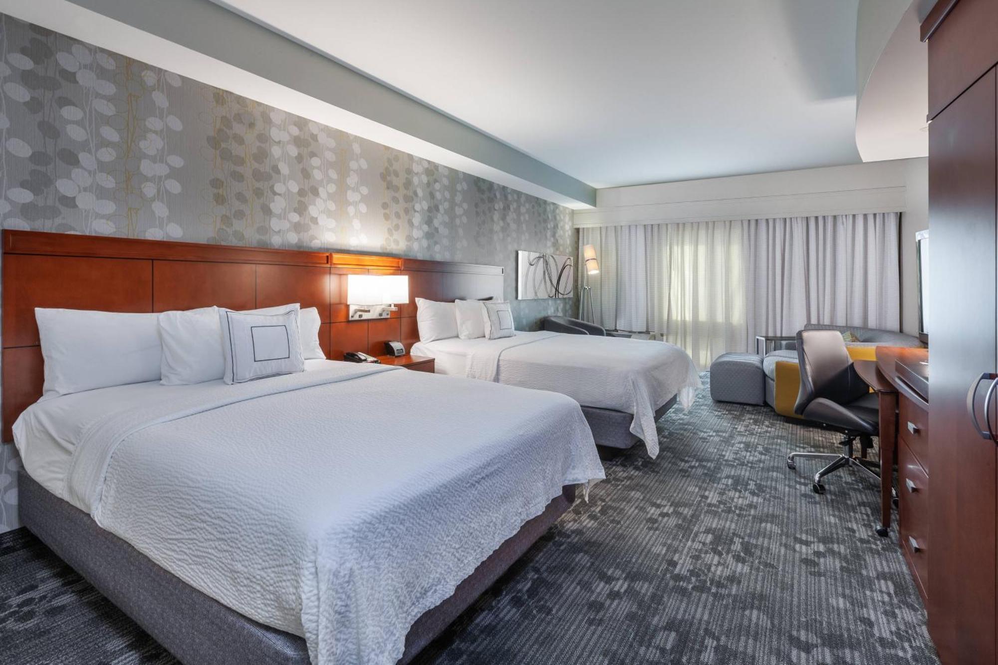 Courtyard By Marriott Tulsa Woodland Hills Hotel Exterior photo