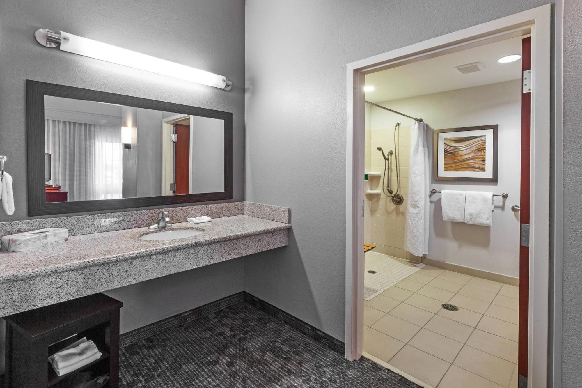 Courtyard By Marriott Tulsa Woodland Hills Hotel Exterior photo