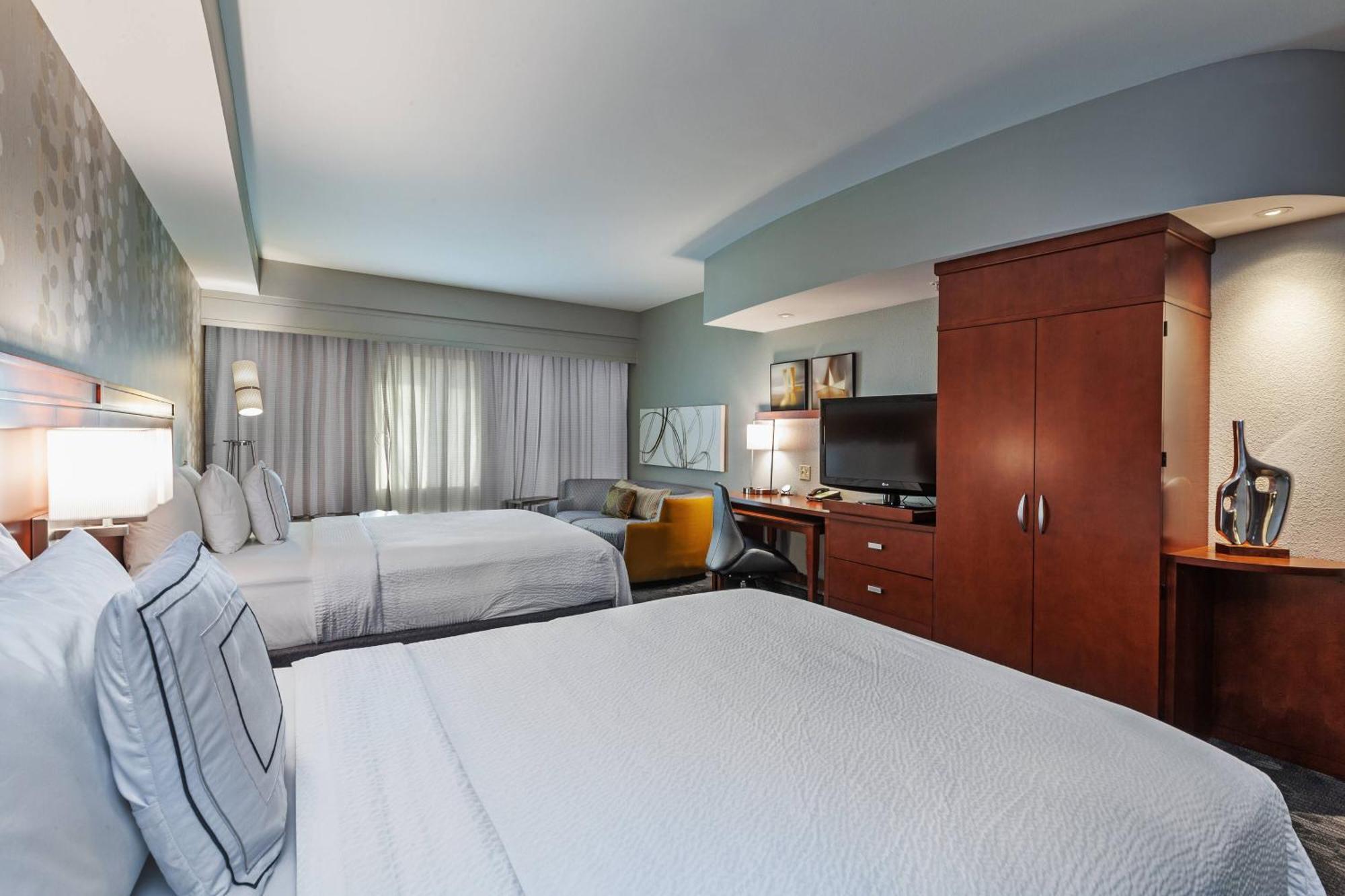 Courtyard By Marriott Tulsa Woodland Hills Hotel Exterior photo