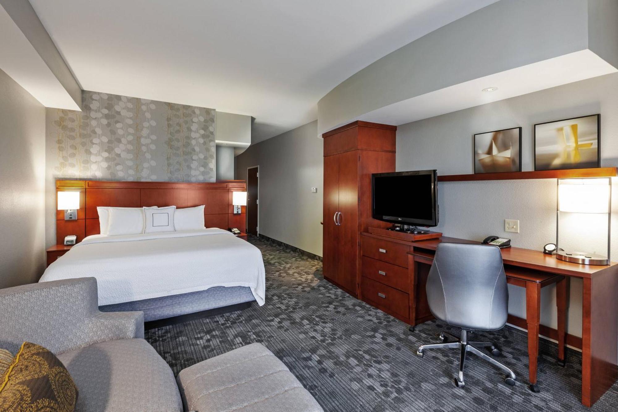 Courtyard By Marriott Tulsa Woodland Hills Hotel Exterior photo