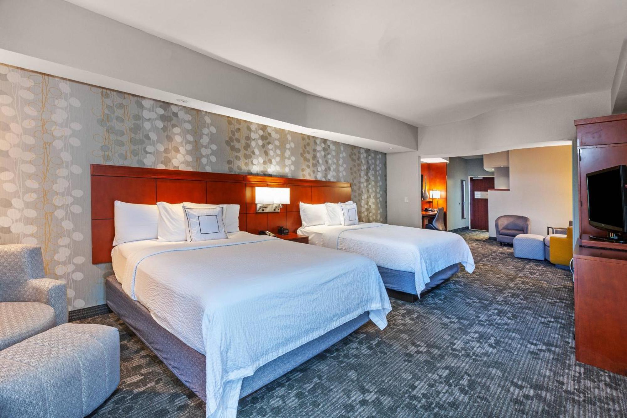 Courtyard By Marriott Tulsa Woodland Hills Hotel Exterior photo