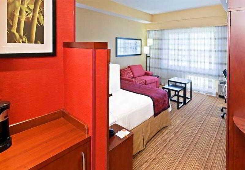 Courtyard By Marriott Tulsa Woodland Hills Hotel Exterior photo