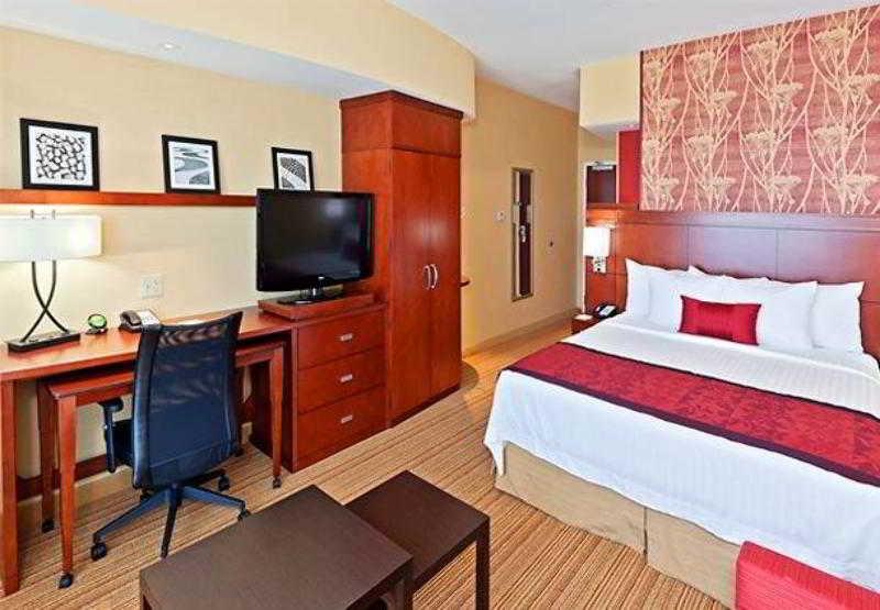 Courtyard By Marriott Tulsa Woodland Hills Hotel Room photo